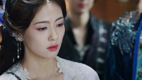 Fan Yue & Bai shuo moonlight mystique bai shuo hold on to Fan Yue clothes episode 8