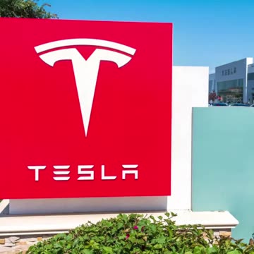 Tesla Removed from Vancouver Auto Show Over Safety Concerns Amid Anti-Musk Protests