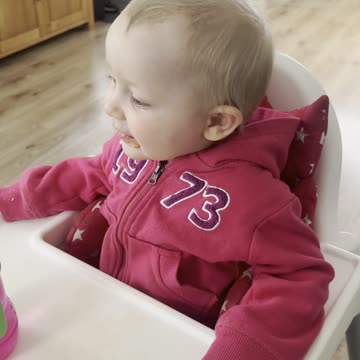 Baby Kayla Eating Dinner and Laughing — Adorable Moment 🍽️😂