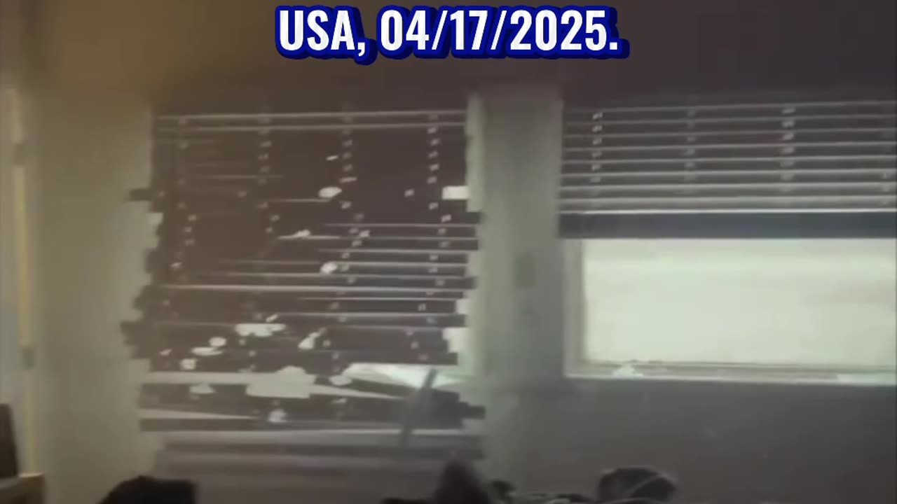 🚨Large hail breaks windows in a house in Fremont, Nebraska, USA, 04/17/2025.