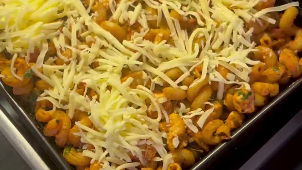 Cheesy Chicken Pasta | Creamy, Dreamy & Loaded with Flavor!