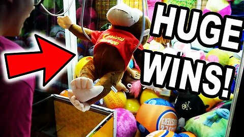 HUGE CLAW MACHINE WINS AT DAVE AND BUSTER'S!