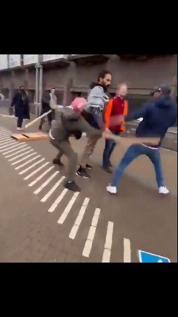 Muslim immigrants beat students with sticks at University of Amsterdam