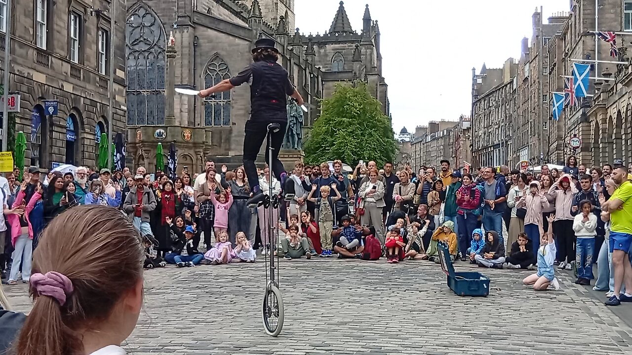 juggler on a unicycle