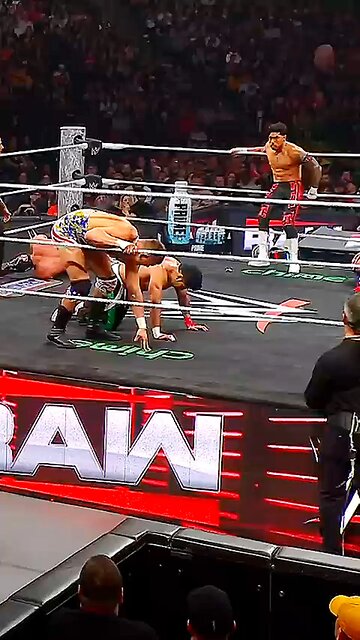 Scientists need to study Joaquin Wilde’s ability to FLY! 😳👏👏👏