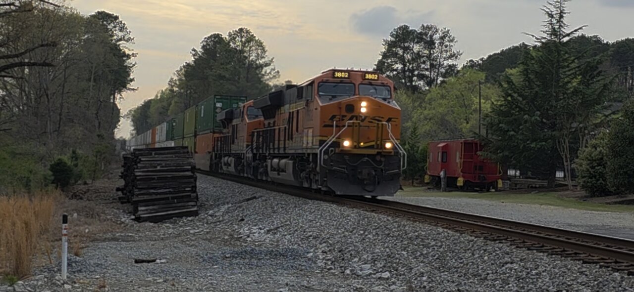 BNSF locomotives through Suwanee GA