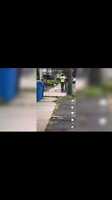 Guy Gets Sliced With Boxcutter During Street Fight