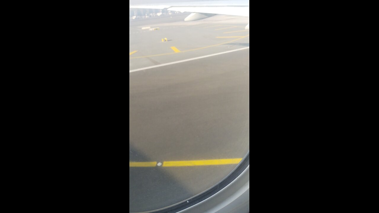 emirates ek600 takeoff from dubai