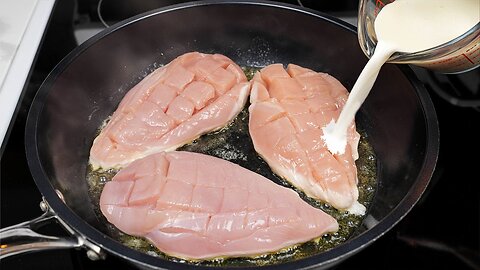 This is the tastiest chicken breast I've ever eaten! Simple, cheap and very juicy!