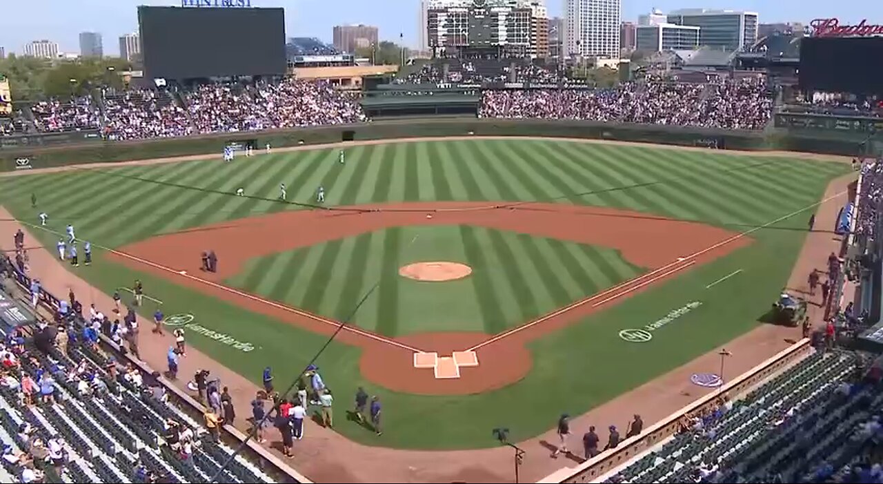 🚨 The Chicago Cubs honored Charlie Kirk before their game today