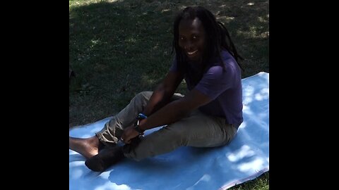 Luodong Massages Black Man With Dreadlocks In The Park