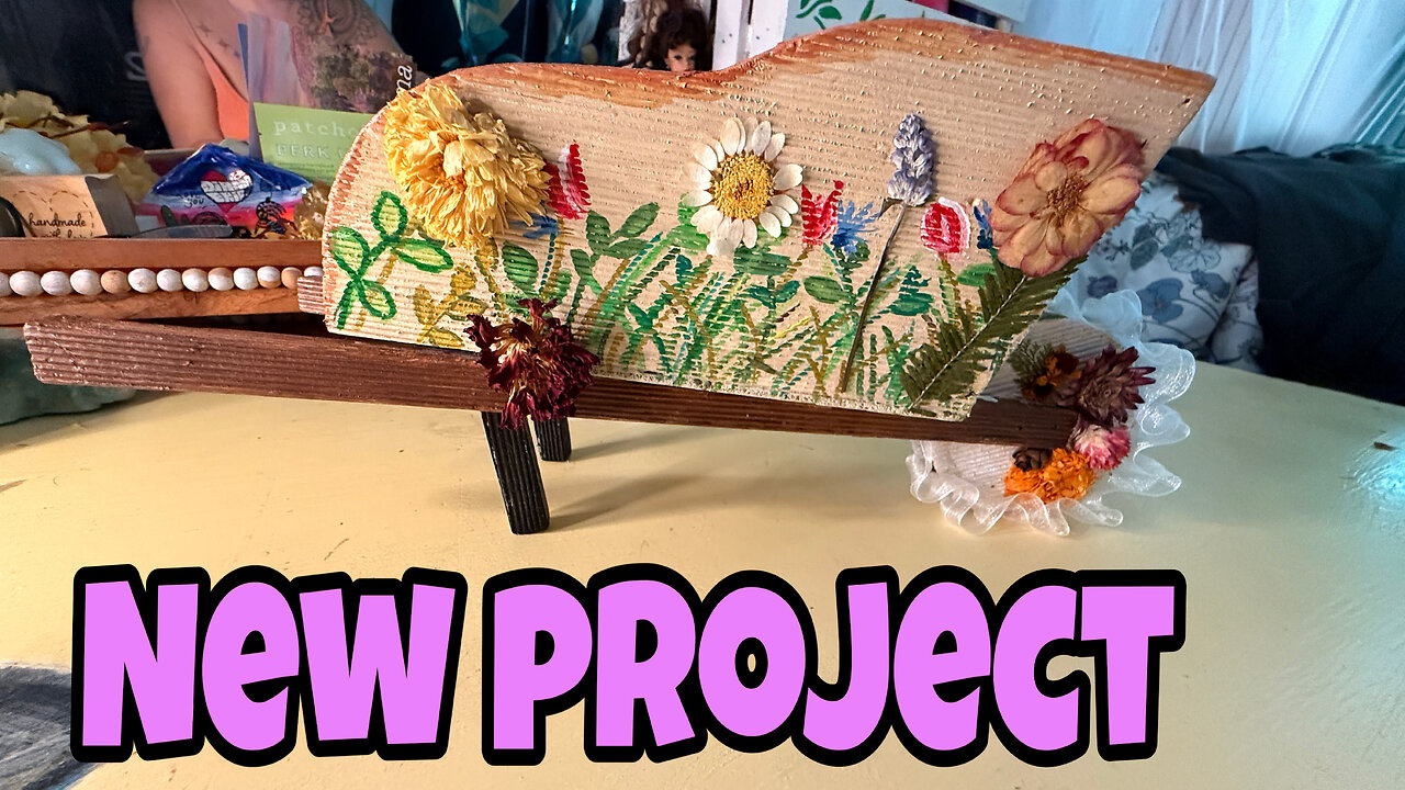 How I painted and decorated A slay with dried flowers and paint.