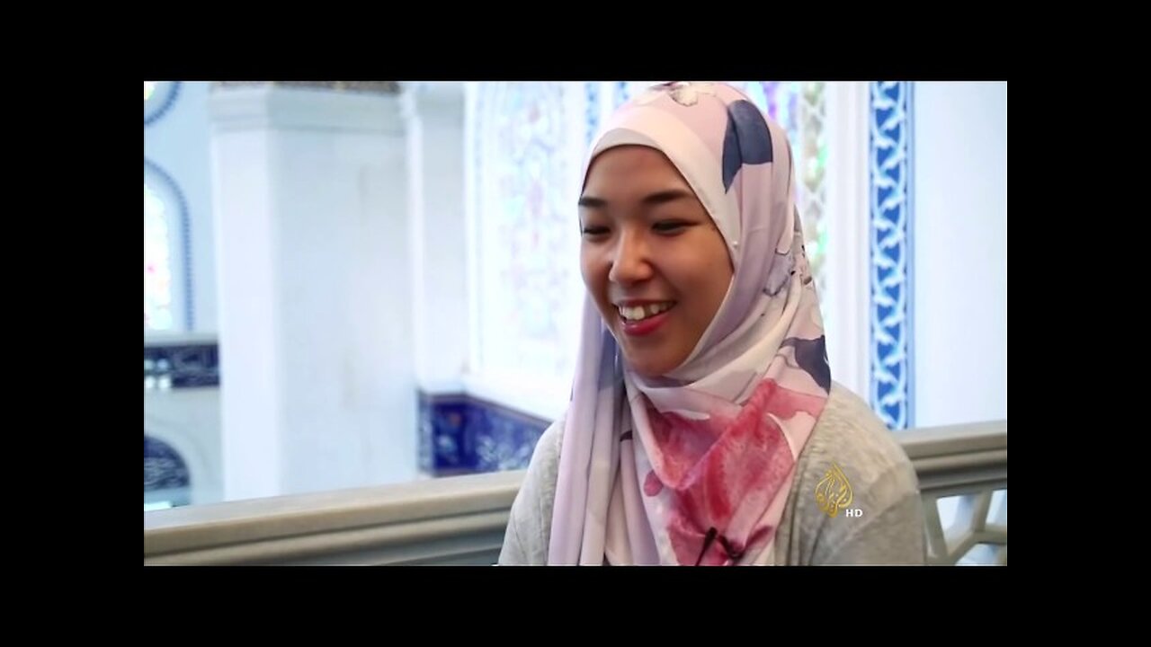 Japanese Girl Converts To Islam Because of Muslims Manners (mirror)