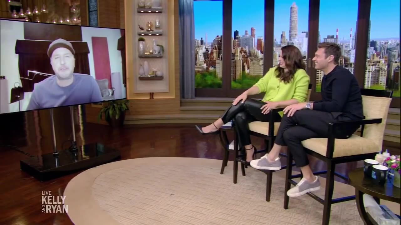 LiveKellyandMark Luke Bryan's Tour Bus