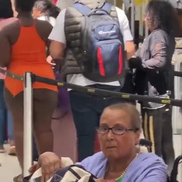 Black Spirit Airlines passenger airing her ass out