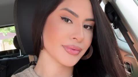 Isabelle CUNHÃ gostosa no carro