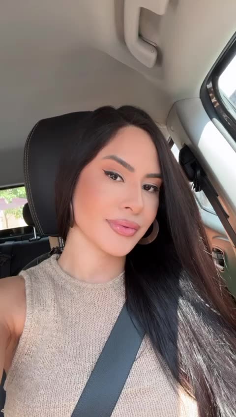 Isabelle CUNHÃ gostosa no carro