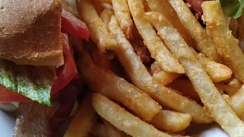 Bacon California cheeseburger / Matt Ahn Talk Show
