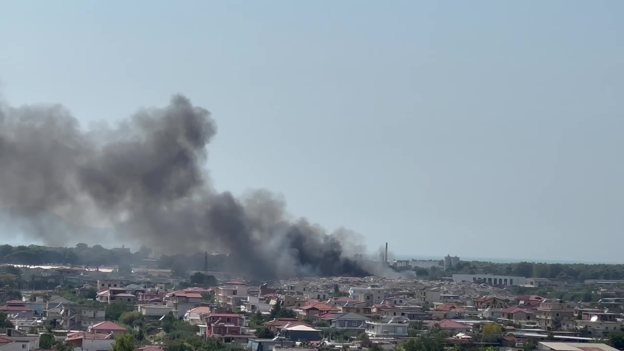 Zjarr te fusha e mbetjeve në Vlorë, për herë të tretë