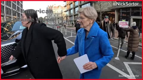 WATCH: Elizabeth Warren Caught on Camera Physically Assaulting Conservative Journalist
