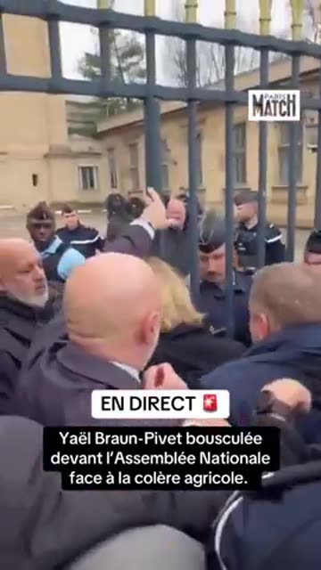Paris： angry farmers in front of the National Assembly building