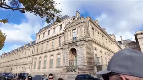 Prosecutor furious as news leaks of Louvre heist gang arrests