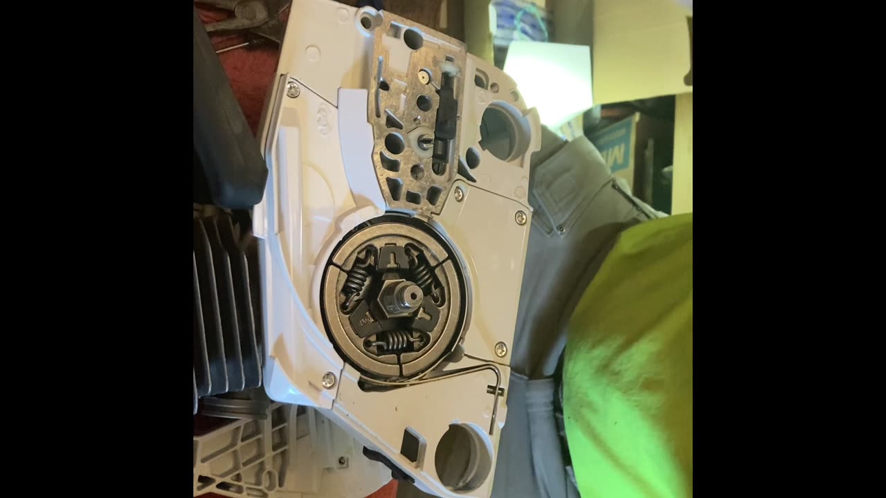 How I like to do a kit saw, part 4 clutch and muffler