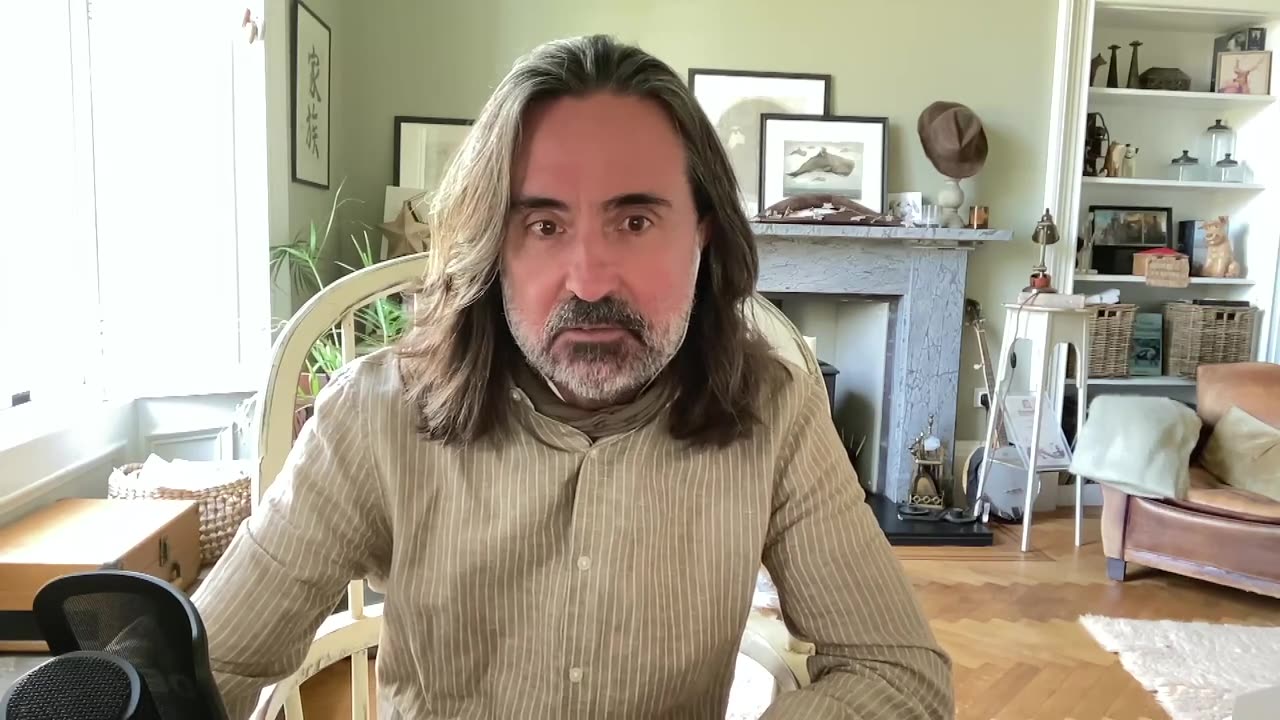 Neil Oliver: Stuffed Shirt SOCK Puppets!