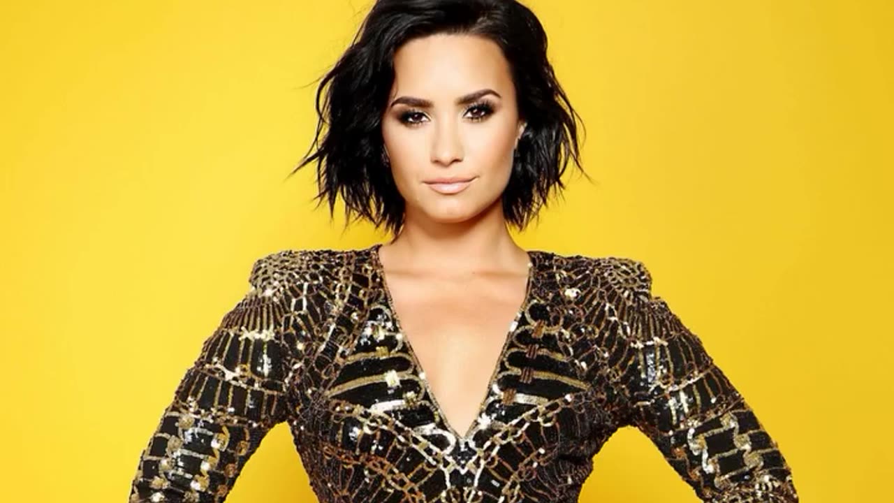 Happy Birthday to DEMI LOVATO ...
