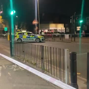 🚨🇬🇧BREAKING NEWS Three people stabbed in Clapham Street, London. A foreign man