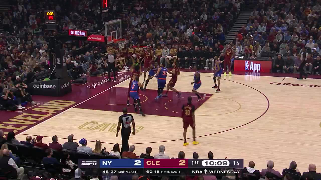 NBA - Jarrett Allen throws it down with authority off the Strus alley-oop 💥