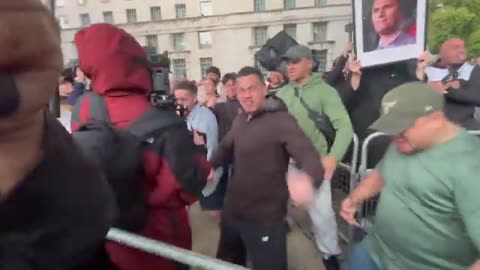 Maori men perform Haka for Charlie Kirk. Awesome! :) 