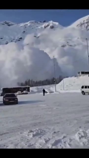 Massive avalanche swept down the slopes near Mount Elbrus in Russia’s North Caucasus