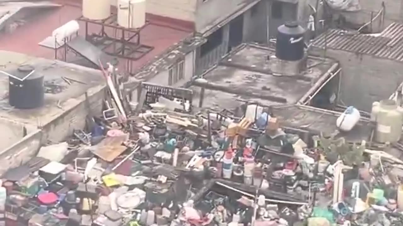 Back to the overflowing universe of compulsive hoarding