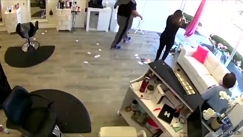 Deer Crashes Through Hair Salon - Your Daily Does of Internet