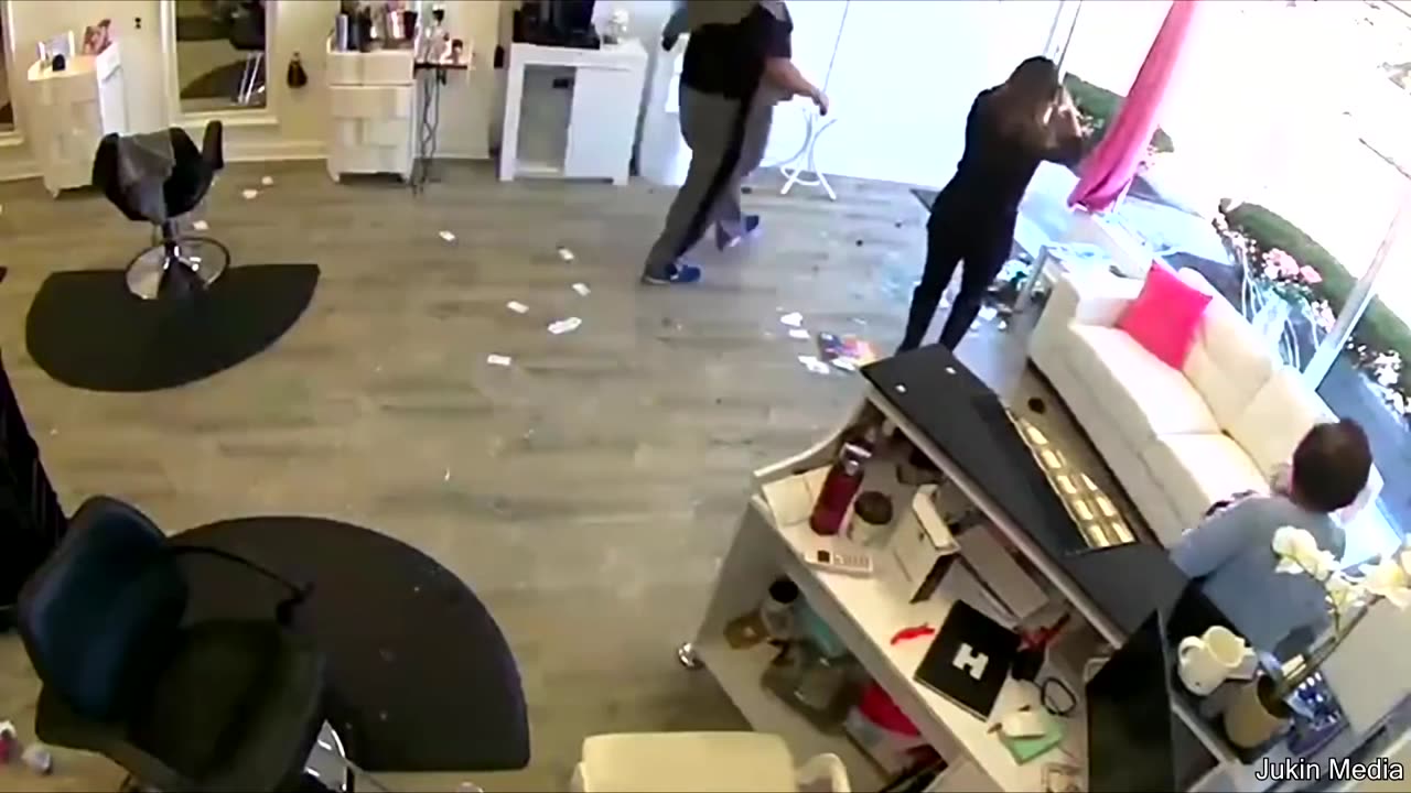 Deer Crashes Through Hair Salon - Your Daily Does of Internet