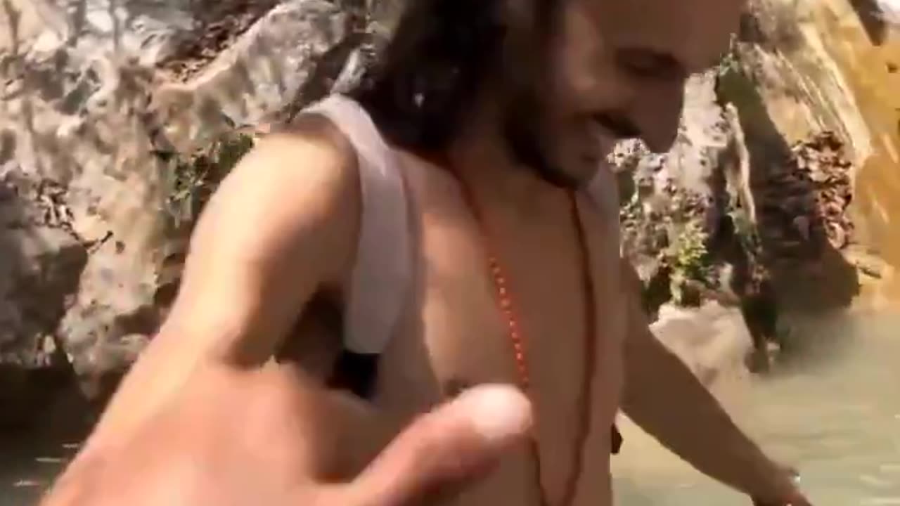 This Indian Tourist is a Maniac👹🤬