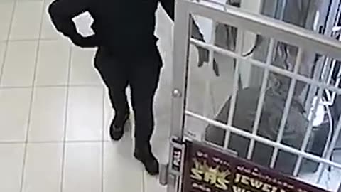 Footage of jewellery store robbery