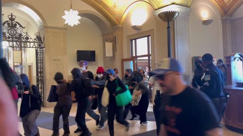 ⚠️Masked anti-Israel protestors BROKE INTO Columbia University Library
