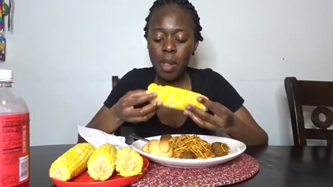 ASMR SPAGHETTI & MEATBALLS + CORN ON THE COB + GARLIC BREAD MUKBANG