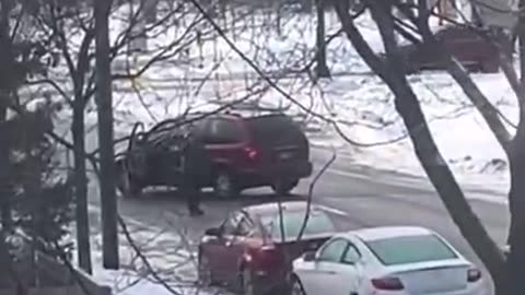 Video shows Renee Good blocking ICE agents before fatal shooting