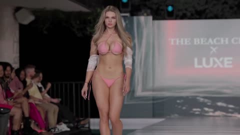 Bikini fashion show👙