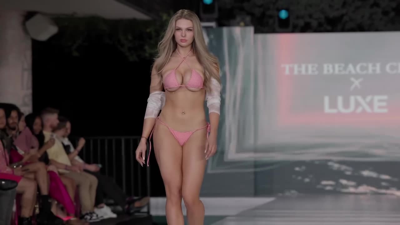 Bikini fashion show👙