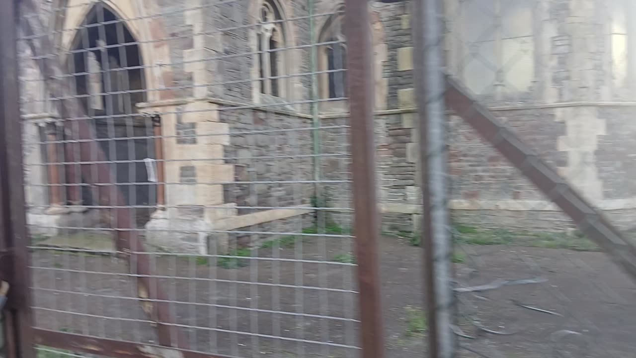 Get rid of the graves turn it into a park the (109 000)dead have gone, mourners don't need them.