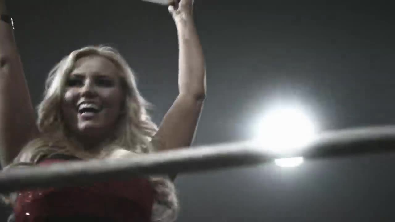 Maroon 5 - One More Night (Official Music Video)