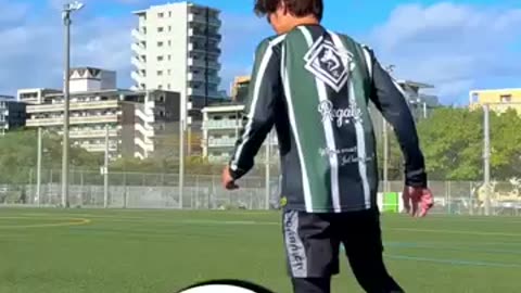 Breaking: LEARN NEW SKILL⚽️#shorts #football #soccer #footballskills #soccerskil