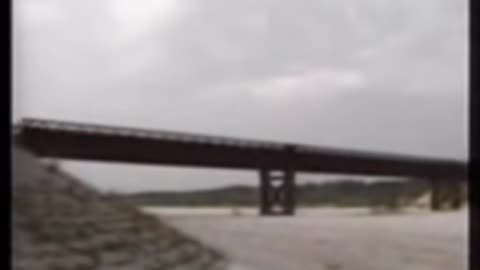 🛸👽 Old Video Shows Clear UFO Structure! | TheTruthAbove