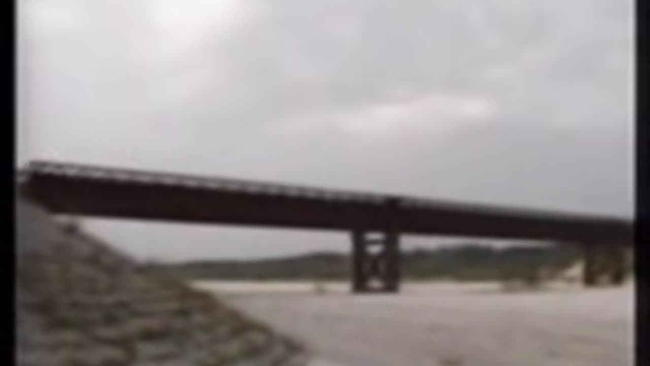 🛸👽 Old Video Shows Clear UFO Structure! | TheTruthAbove