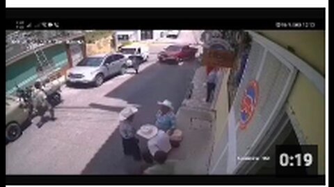 Honduras 🇭🇳 Guy suffered sudden heart attack then gets crushed by car ☠️
