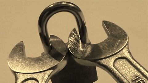Watch how I open this padlock with 2 fixed keys! - Mira como abro este candado con 2 llaves fijas!